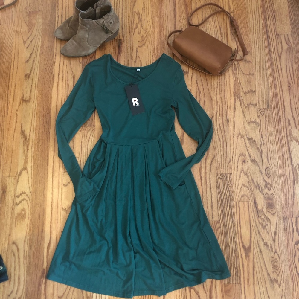 Green long sleeve dress